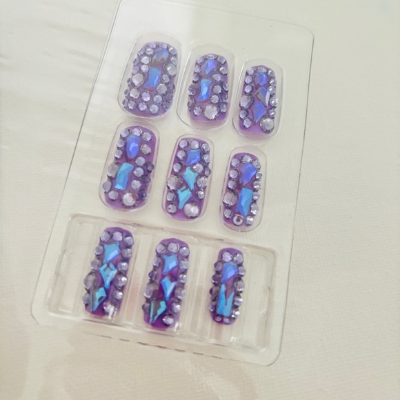 NEW Claire’s Bling Bling Rhinestone Press On Fake Nails Purple - Picture 3 of 4